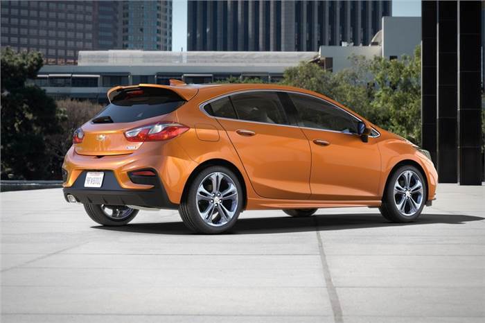 Next-gen Chevrolet Cruze hatchback revealed